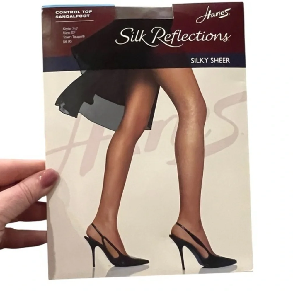 Hanes Silk‎ Reflections Pantyhose Control Top Sandalfoot Toe Style 717 EF Taupe